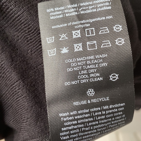 Vero Moda Black v neck lettuce edges crop Top, Size M, NWT - Picture 6 of 6